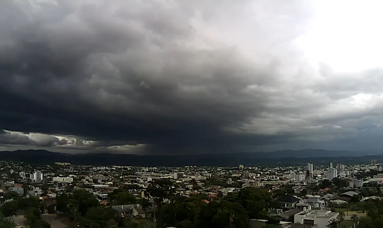 a imagem mostra o avanço de chuva em Venâncio Aires 